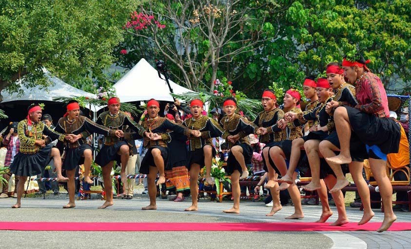 安坡部落勇士舞 開幕活動演出邀請屏東縣三地門鄉安坡部落帶來的勇士舞蹈，為我們活動進行開幕慶祝
