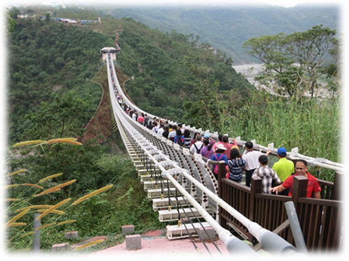 壯觀的山川琉璃吊橋