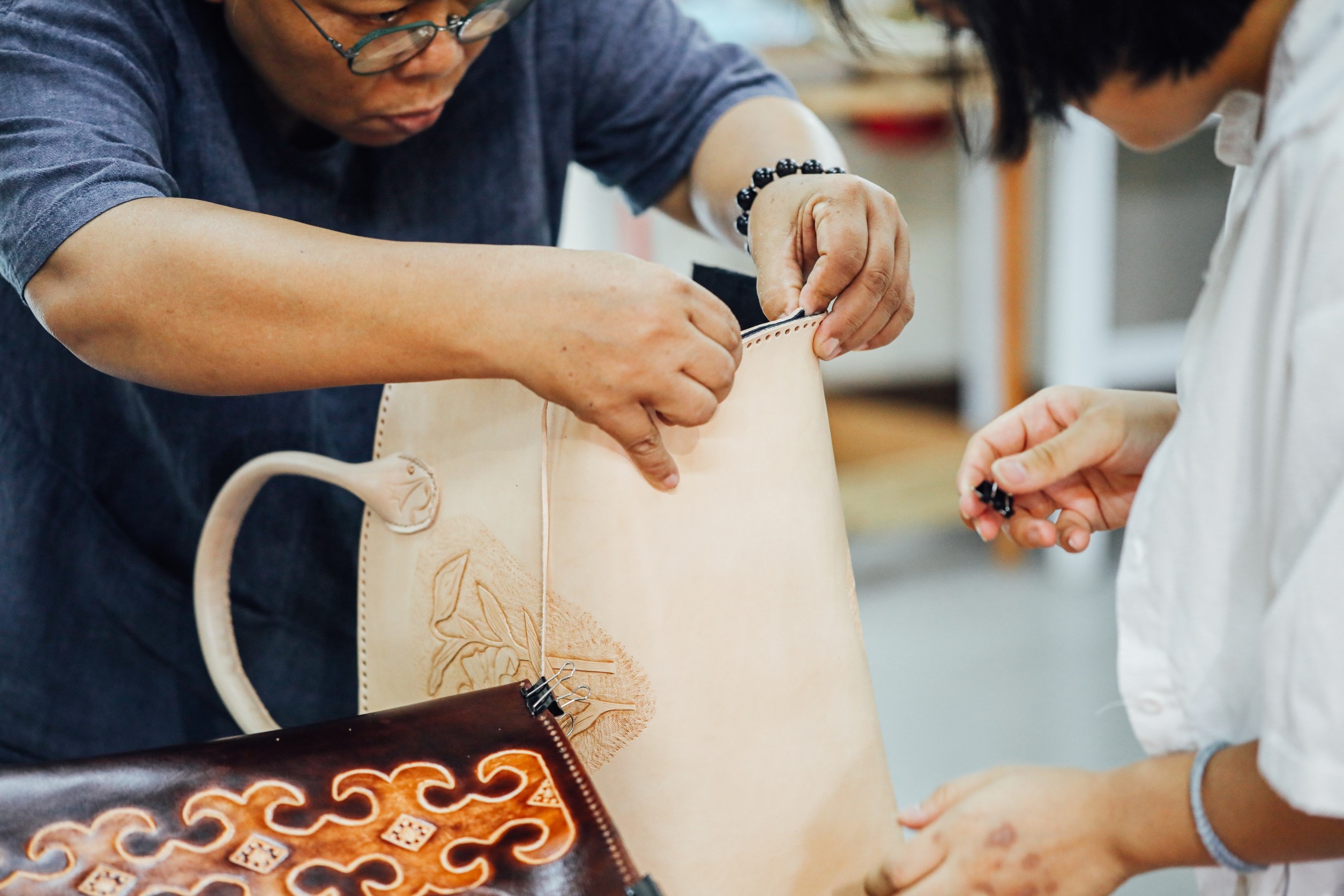 Rinari - Ljaukui leather carving craftsmanship