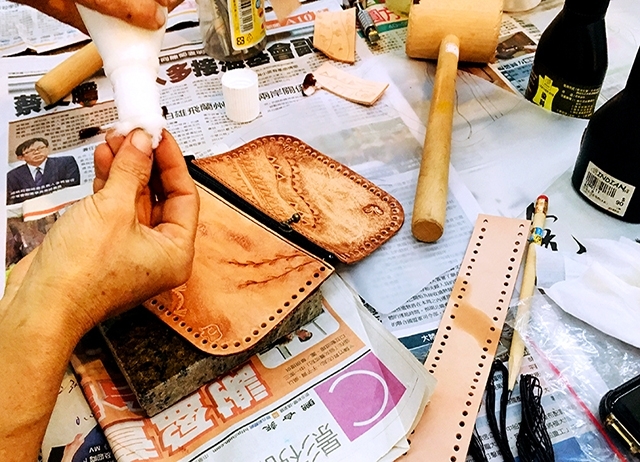 屏東禮納里-姥瑰皮雕工藝部落體驗- 雙手雕出南國的風景