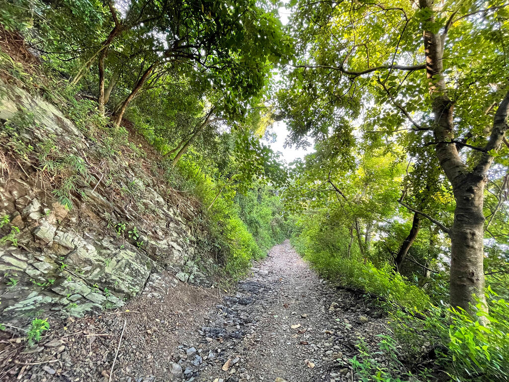 碎石子登山步道
