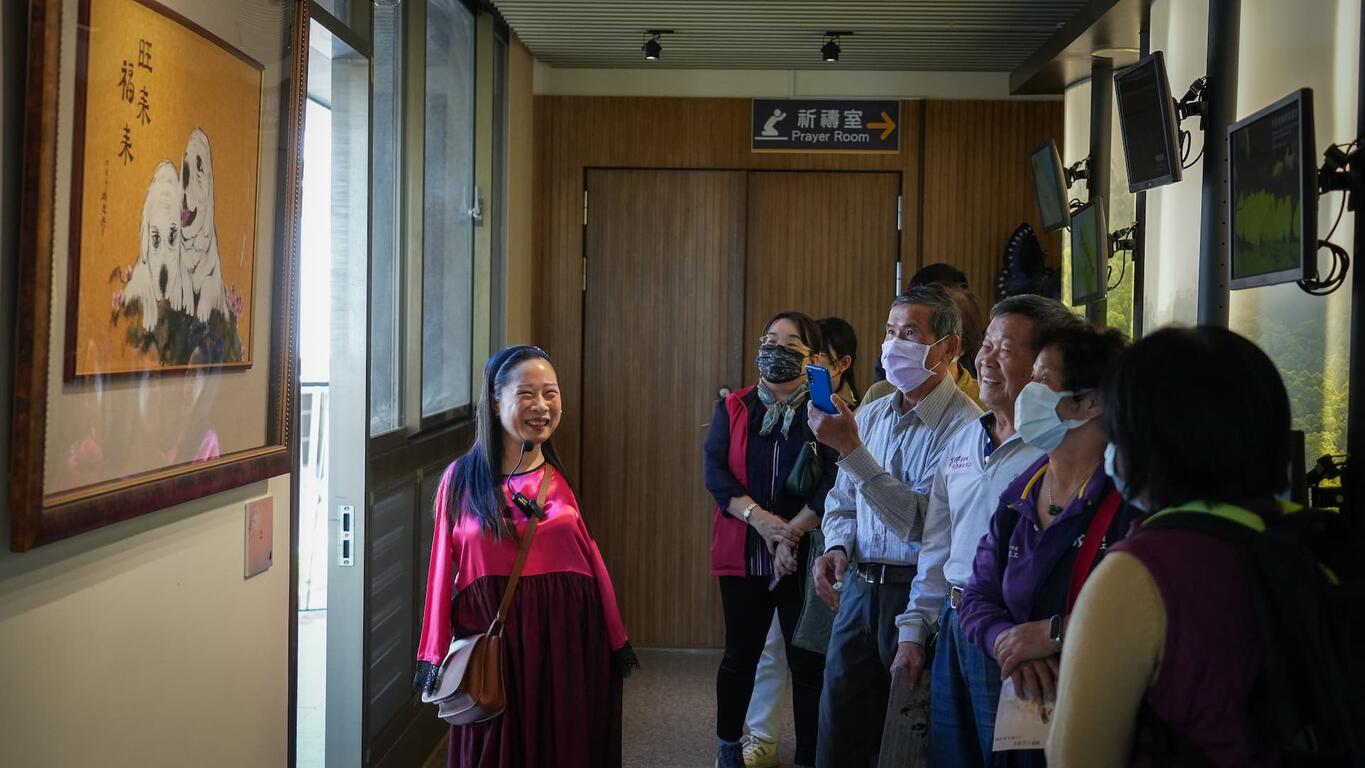 The international mouth and foot painter Yang En-dian’s exhibition “Spring Romance” takes place at the Xinwei Visitor Center