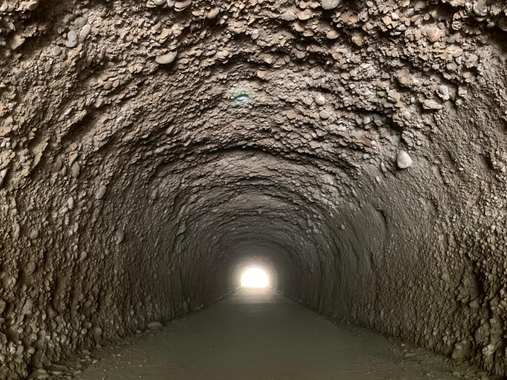 六亀トンネル