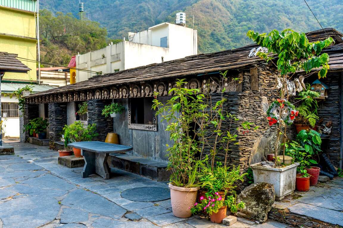 Duona Village’s Stone Slab Houses