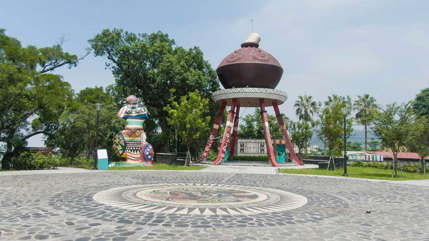 中山公園_陶壺巨像設置全貌加藝術地坪