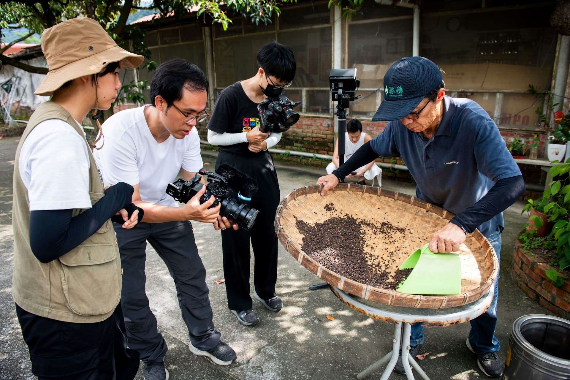 獅山胡椒園では、地元産の高品質な黒胡椒と白胡椒製品を提供しています