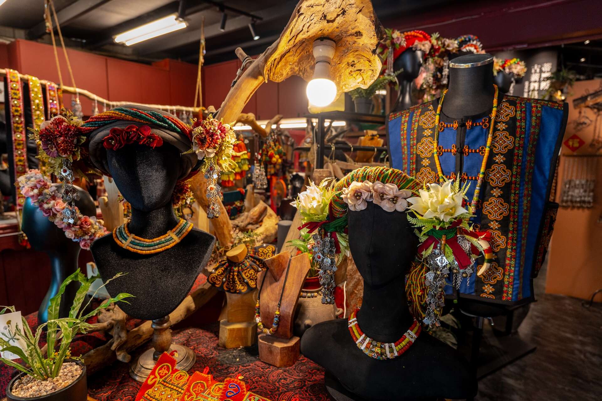 One-day Admiring Arts and Crafts Tour