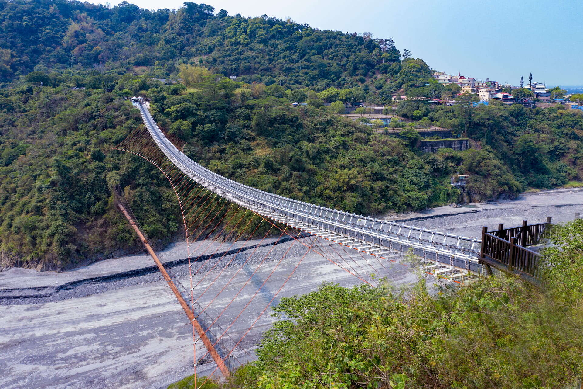 山川琉璃吊橋空拍全貌