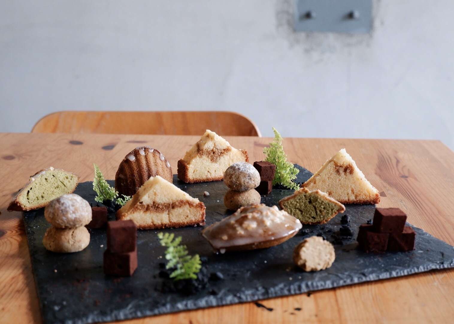 主題講座之飲食文化與地方養分，主講人為六亀在地子弟，以甜點、創意料理來呈現家鄉味道