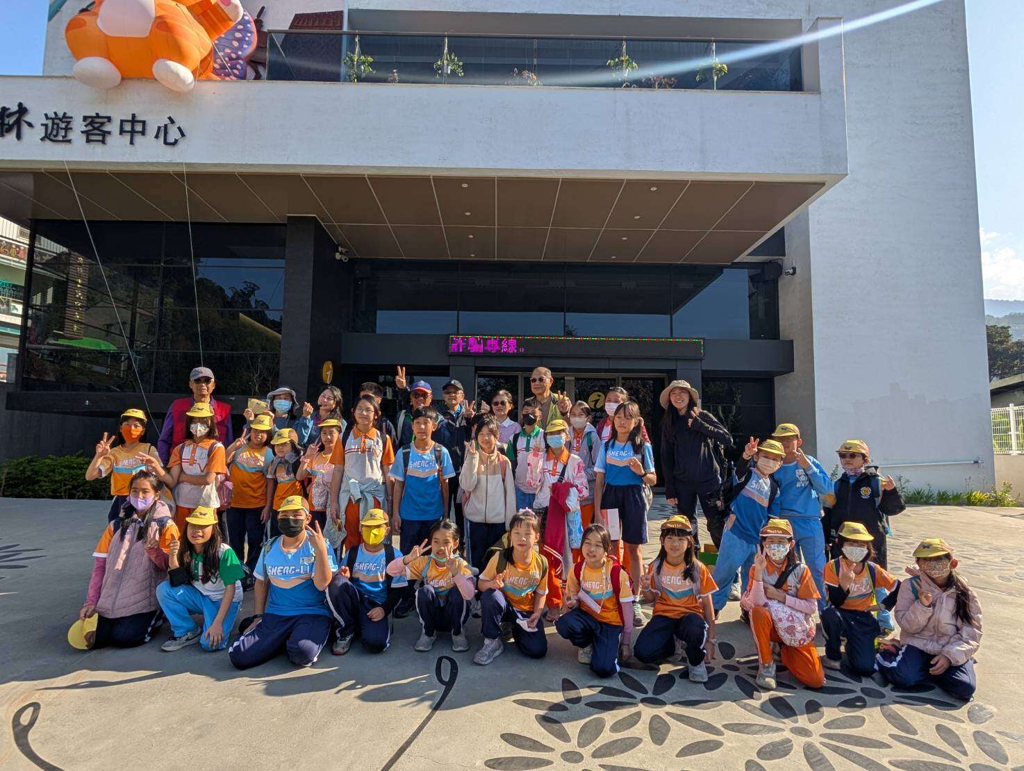 準備迎接茂林蝶蹤的課程,開心在遊客中心大合照合影。