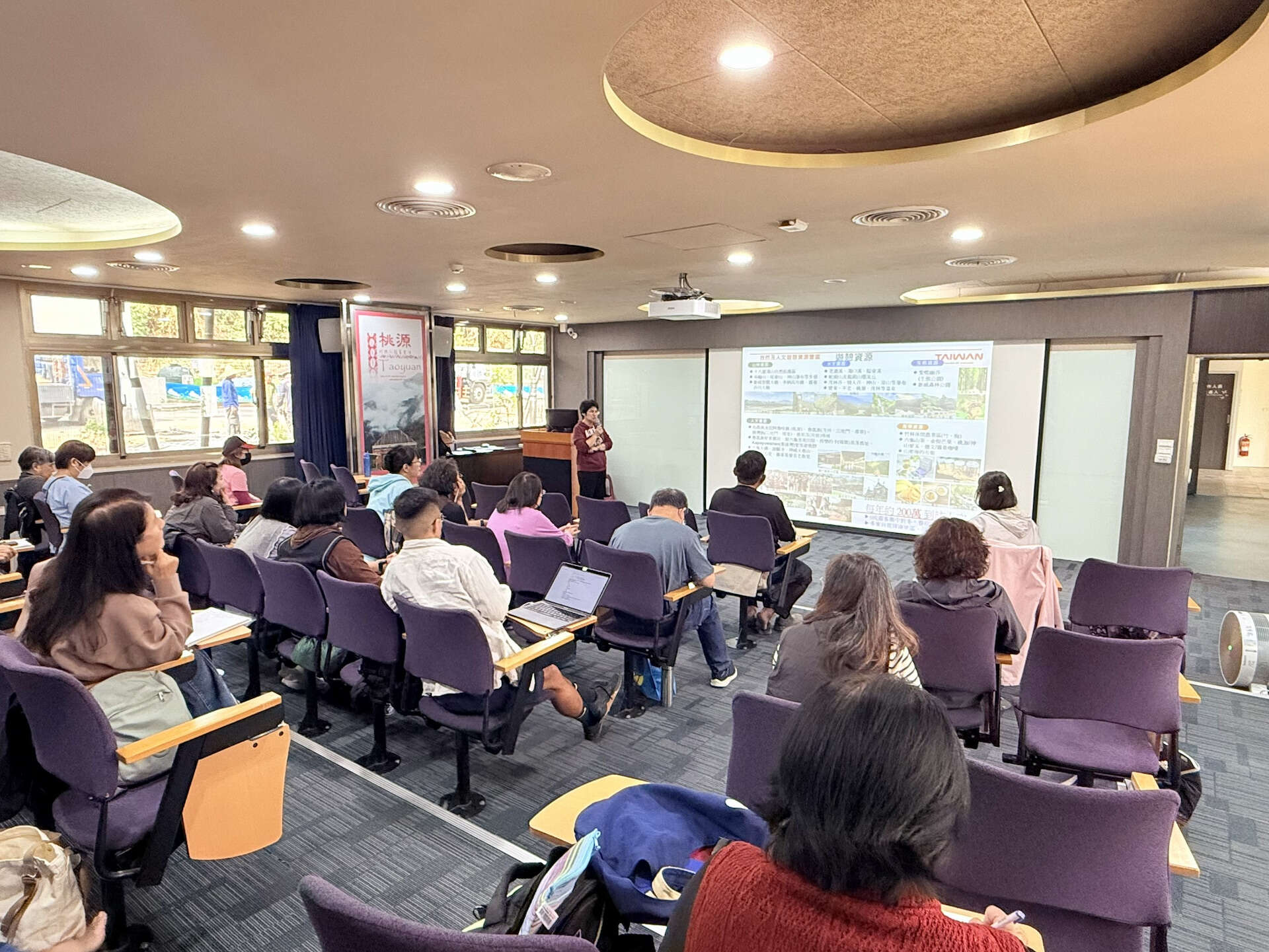 茂林國家風景區管理處江宜芳技正解說茂林遊憩資源