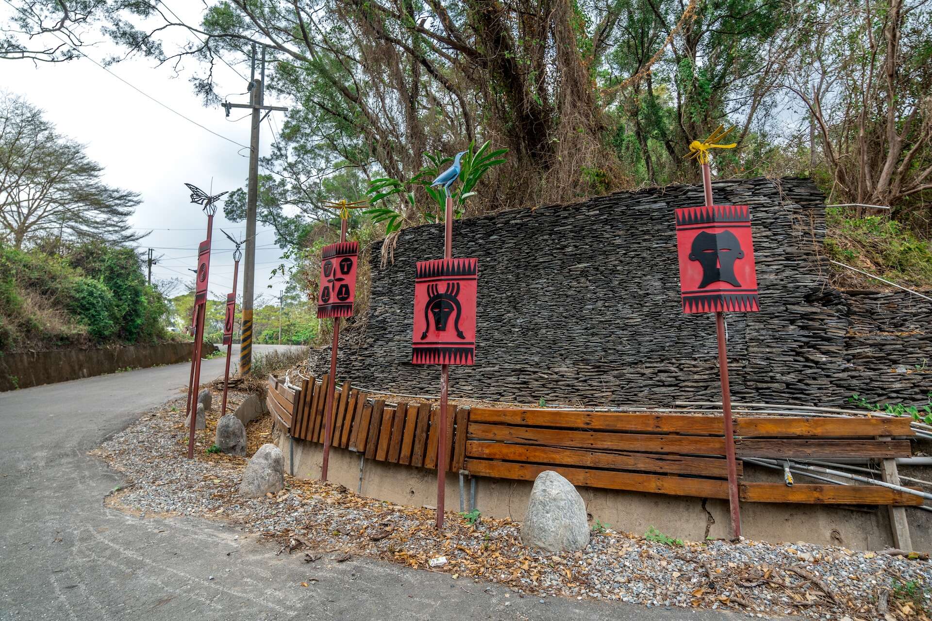 A bronze sculpture inspired by Oradata, the Paiwan word for a shield, is one of the park's notable features.