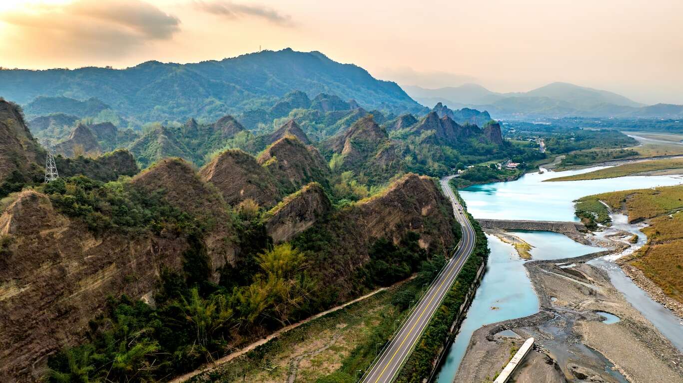 十八羅漢山有「台灣小桂林」的美譽,是六龜地區最醒目的地標