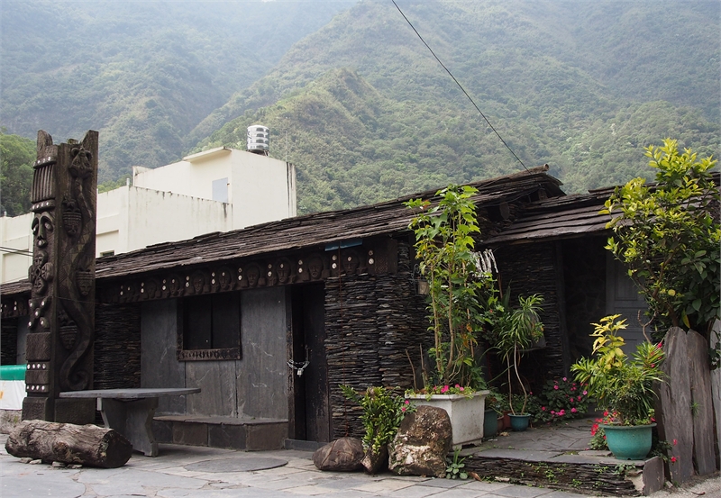 Duona Village’s Stone Slab Houses