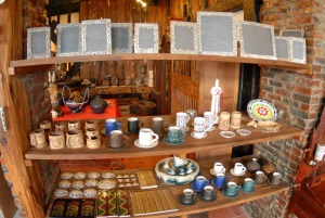 Shan Zhong Tian Handicraft Shop-4