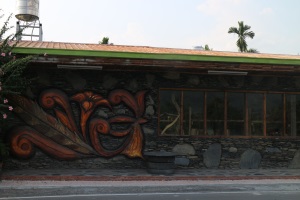 都拉巴拉斯工作坊外觀美麗的壁雕