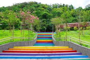 涼山遊憩区-虹色の階段
